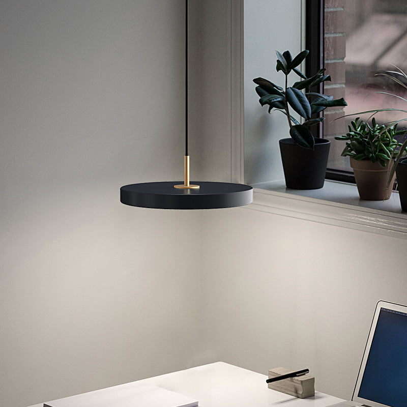 Nordic Pendant Light in Three Sizes / Black / White light / 23cm