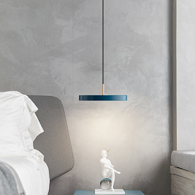 Nordic Pendant Light in Three Sizes / Black / White light / 40cm