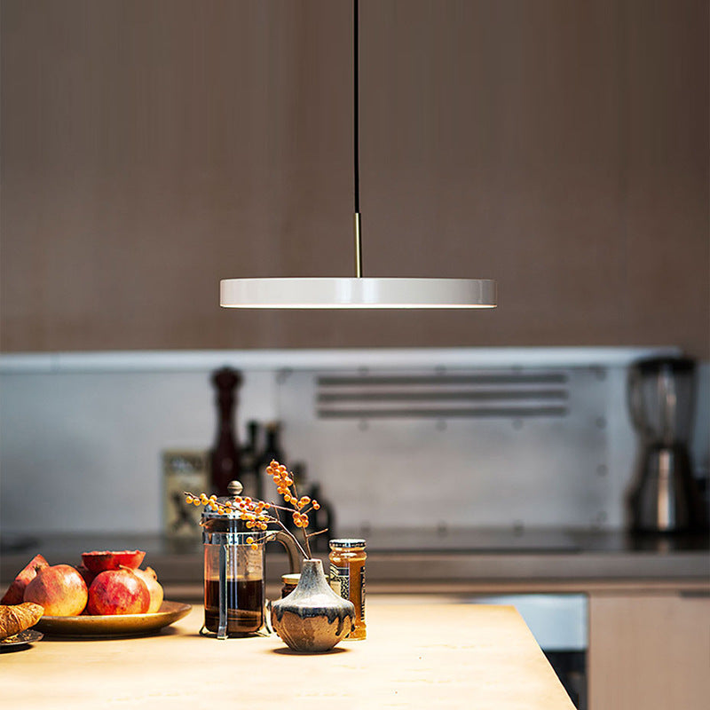 Nordic Pendant Light in Three Sizes / Black / Warm light / 23cm
